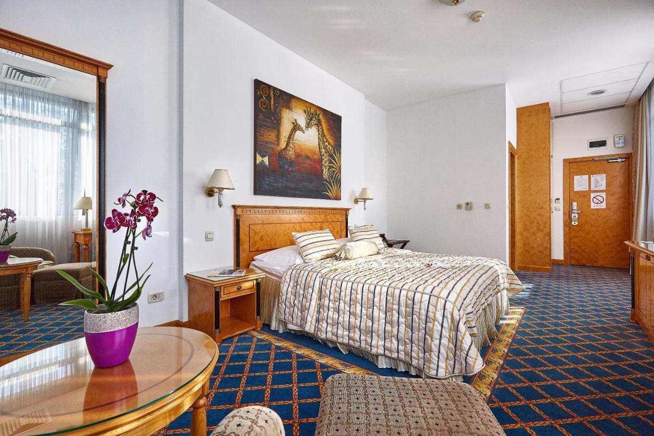 Garni Hotel Master ノヴィ・サド エクステリア 写真