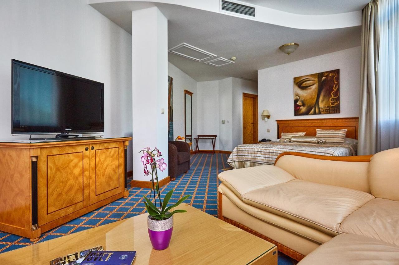 Garni Hotel Master ノヴィ・サド エクステリア 写真