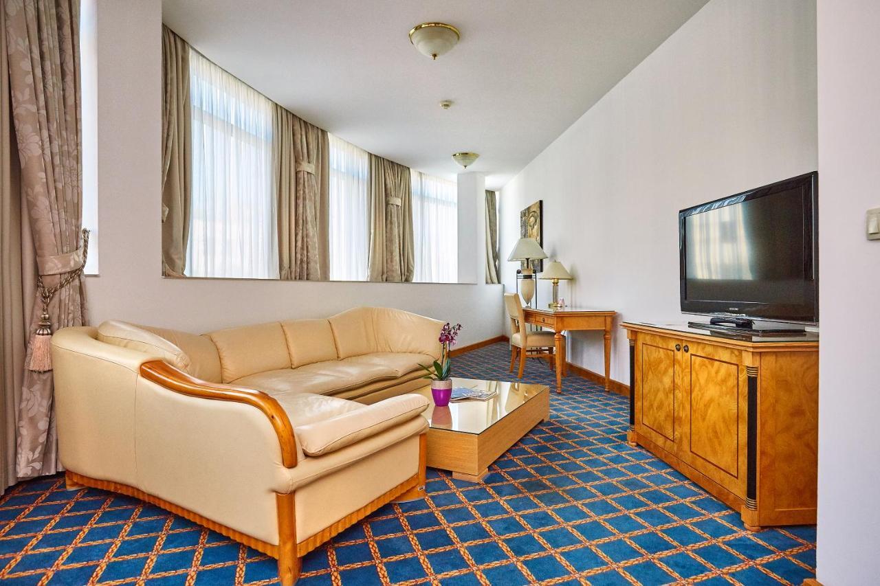 Garni Hotel Master ノヴィ・サド エクステリア 写真